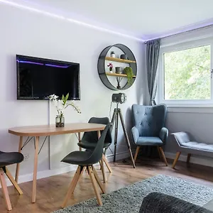 Apartment Centre Stylish With Free Parking, EDI